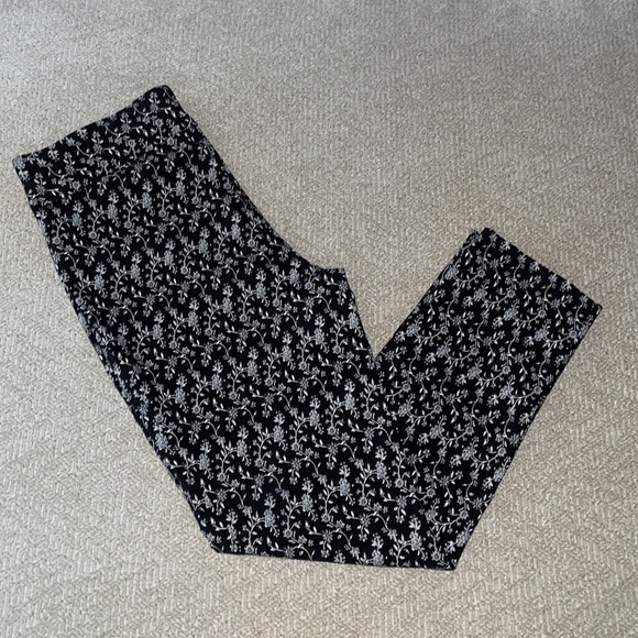 Counterparts Ankle Crop Pull-On Stretch Pants - Picture 2 of 7